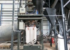 生产高岭土自动吨袋包装机，1000kg吨包包装机设备的图片