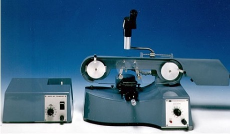 Model 850金刚石线切割机（线性精密切割机）的图片