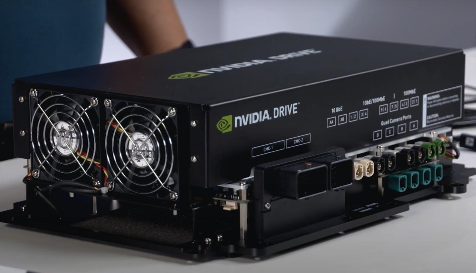 英伟达Nvidia自动驾驶芯片DRIVE AGX开发平台的图片