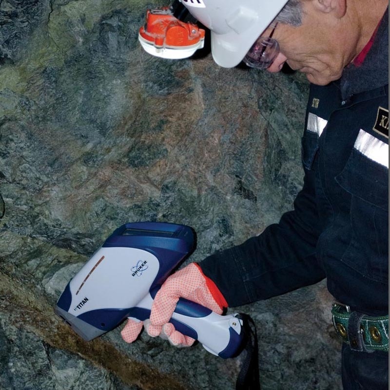 德国布鲁克便携式矿石检测仪-手持式分析仪