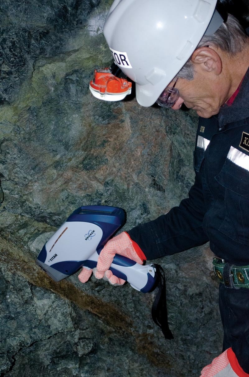 布鲁克手持式矿石分析仪S1 TITAN的图片