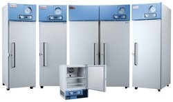 Revco™高性能实验室实心门冷藏箱的图片