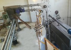 石膏粉管链式输送机生产现场，粉体输送设备的图片
