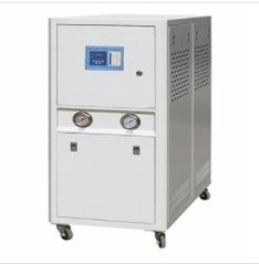 水冷箱式低温冷冻机组 (- 25°C)